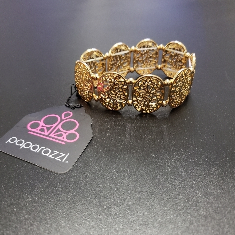 New paparazzi gold tone statement stretchy bracelet